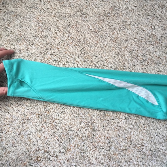 Brooks Equilibrium 1/2 Zip Running Shirt - Picture 5 of 5